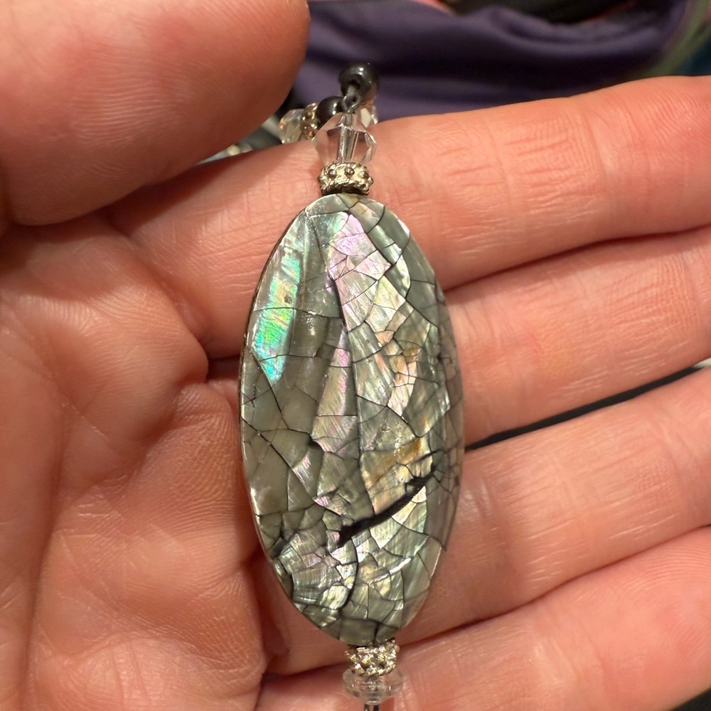 Elegant Vintage Abalone Pendant Necklace with Crystal Beads - Picture 13 of 16